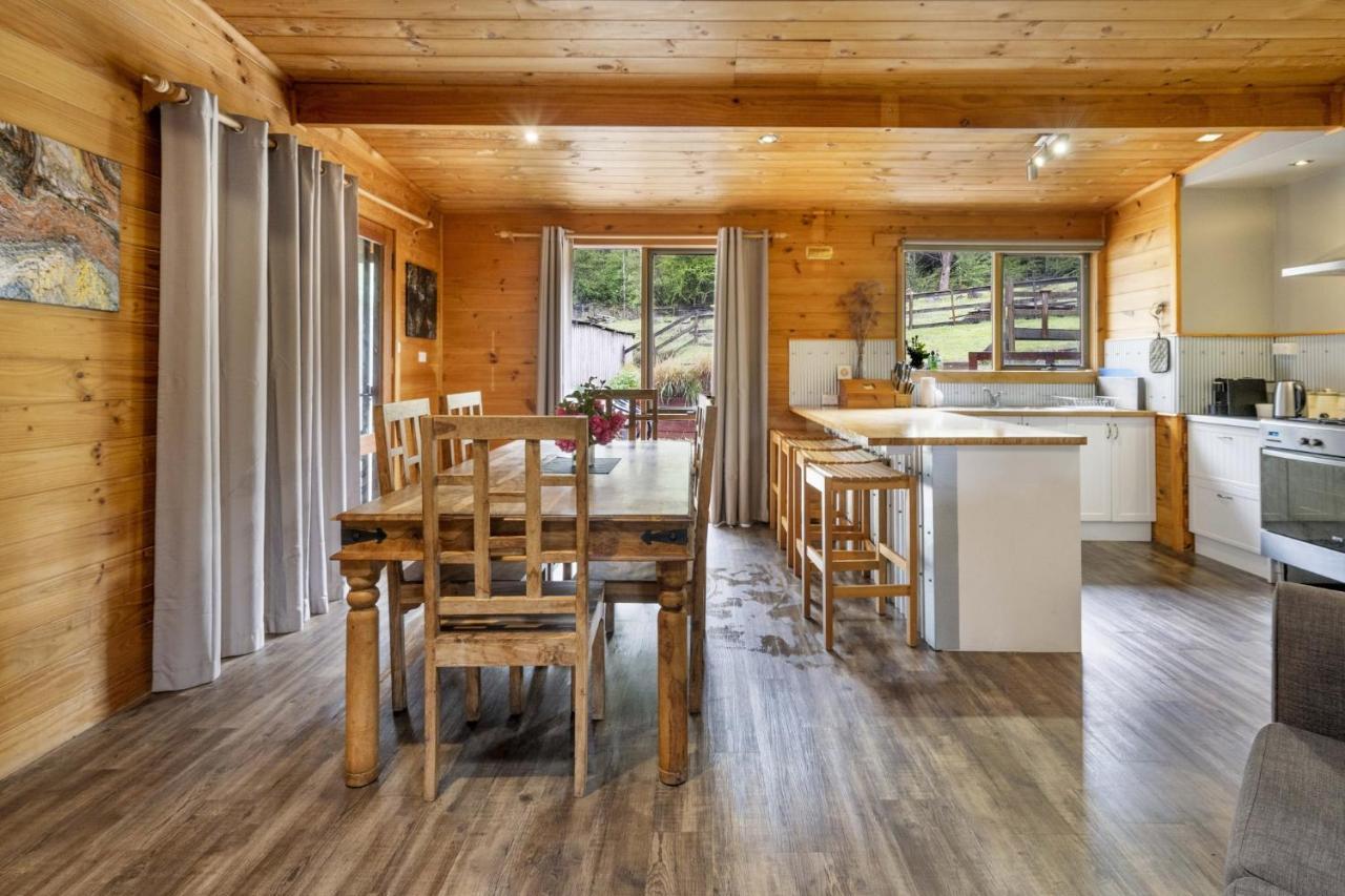 Mole Creek Cabins Экстерьер фото